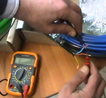 Измерение сопротивления токопроводящих напольных покрытий (сопротивление изоляции полов)