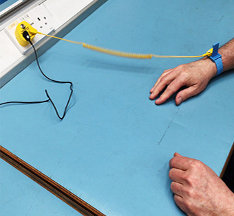 Измерение сопротивления (проверка исправности) антистатических браслетов